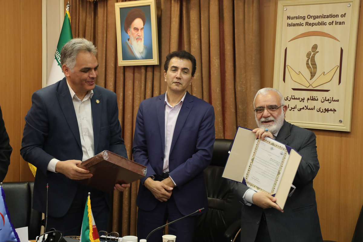 تقدیر رئیس کمیته امداد از سازمان نظام پرستاری تقدیر رئیس کمیته امداد از سازمان نظام پرستاری